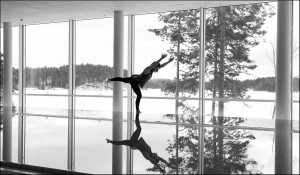 Rømskog- svart hvitt- ved bassenget- dagtid